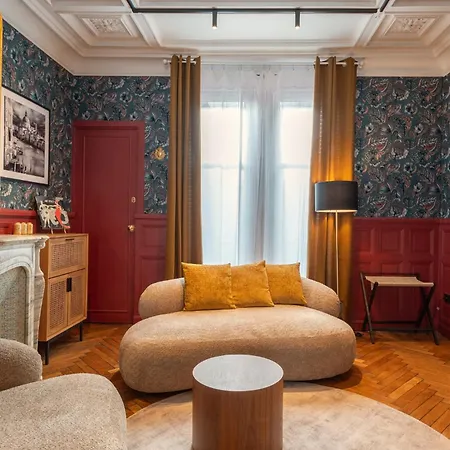 Emilia - De Prestige Au Coeur De *