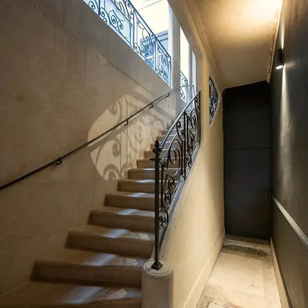 Emilia - De Prestige Au Coeur De *